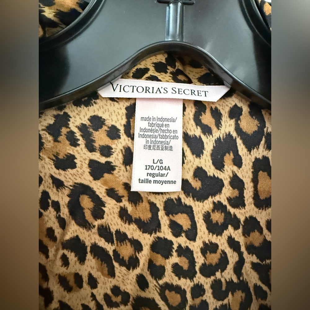 VICTORIA'S SECRET Signature Satin Long Pajama Set, Marzipan Leopard, Size Large - Picture 3 of 9